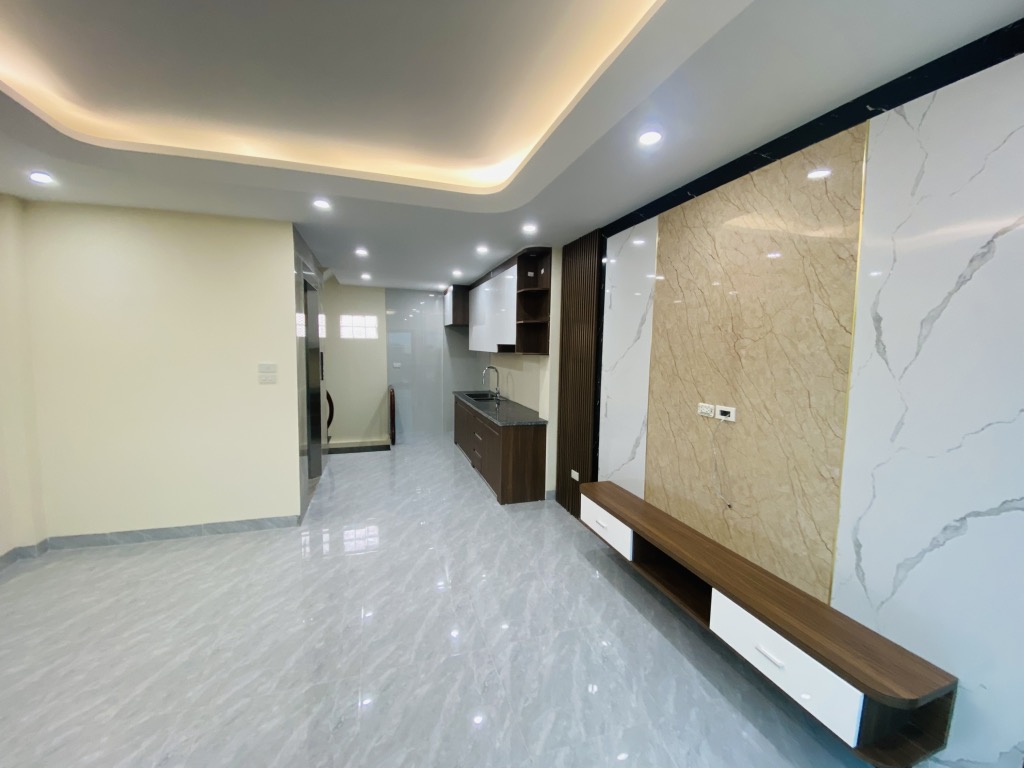 Bán nhà đẹp Phuc Đồng Lô Góc - -Oto tránh- Thang Máy-full Nội Thất- 9,5 tỷ (thương lượng) - Ảnh chính